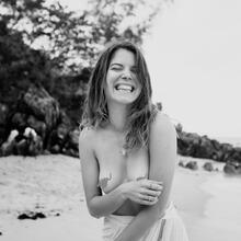  Nude