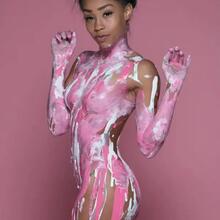  Nude