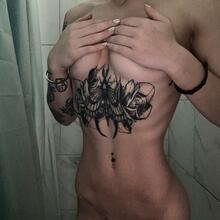  Nude