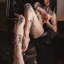  Nude
