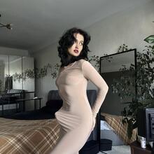  Nude
