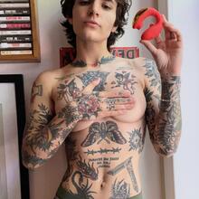  Nude