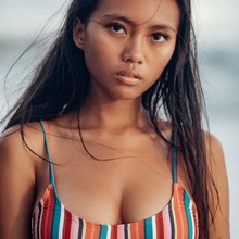  Nude
