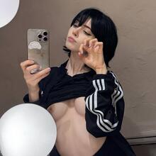  Nude