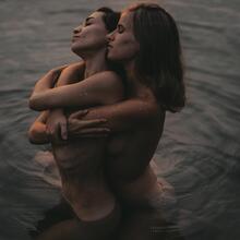  Nude