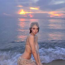 Nude