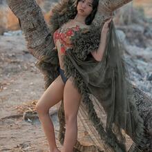  Nude