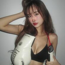  Nude