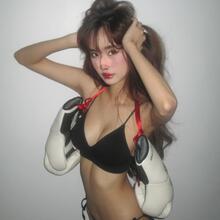  Nude