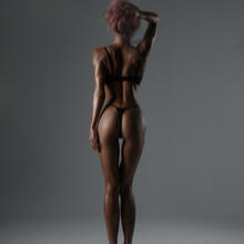  Nude