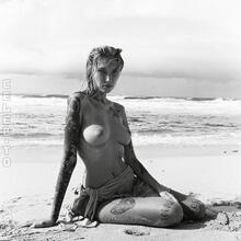 Nude