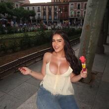  Nude
