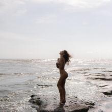  Nude