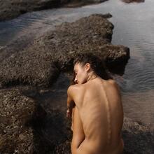  Nude