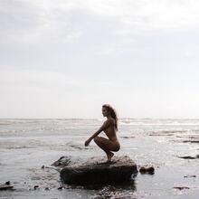  Nude