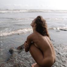  Nude