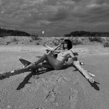  Nude