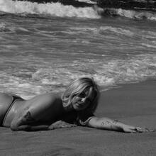  Nude