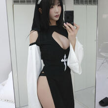  Nude