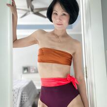  Nude