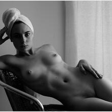  Nude