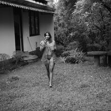  Nude