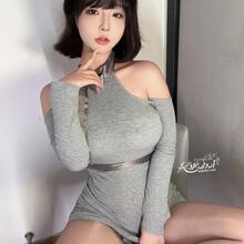  Nude