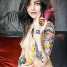  Nude