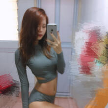  Nude