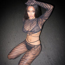  Nude