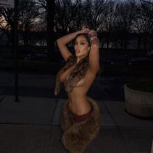  Nude