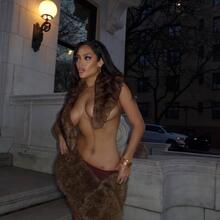  Nude