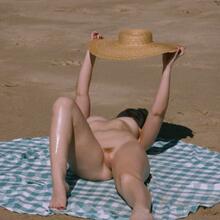  Nude