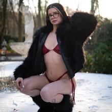  Nude