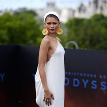  Nude