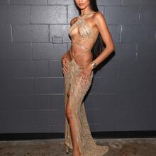  Nude