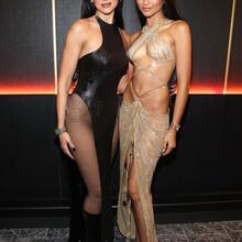  Nude