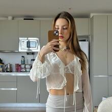  Nude