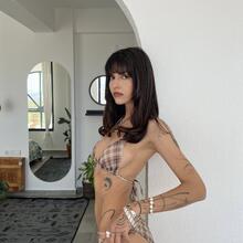  Nude