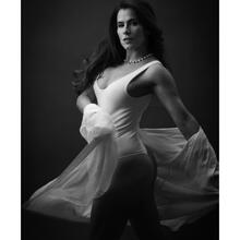  Nude