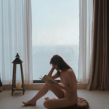  Nude