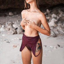  Nude