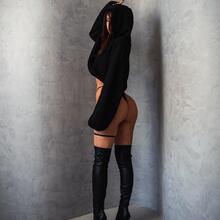  Nude