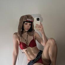  Nude