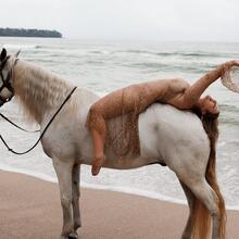  Nude