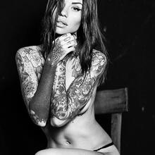  Nude