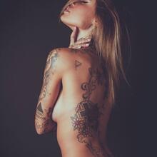  Nude