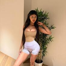  Nude