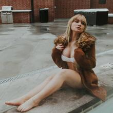  Nude