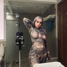  Nude